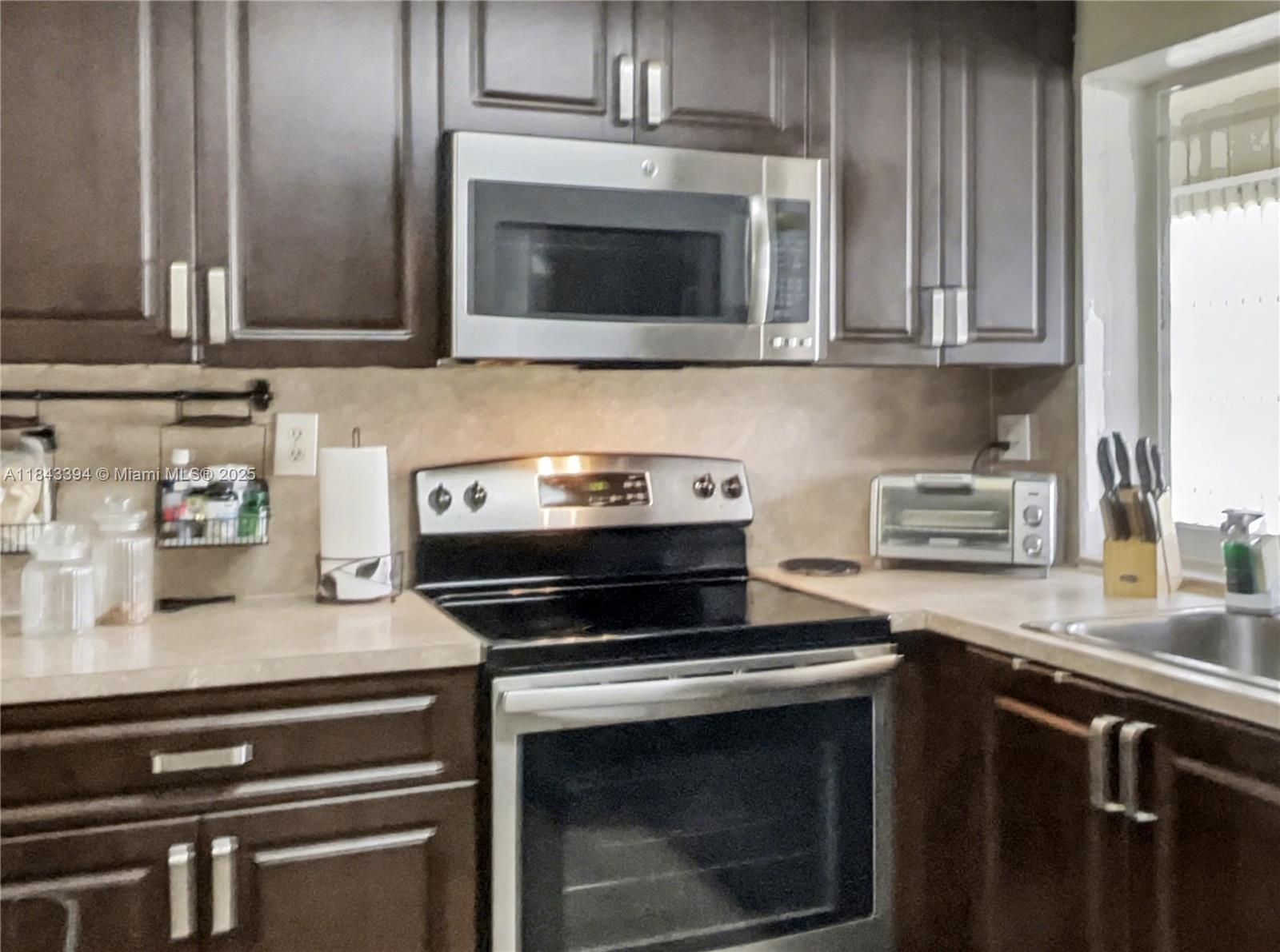 LIME BAY CONDOMINIUM 7 - Residential