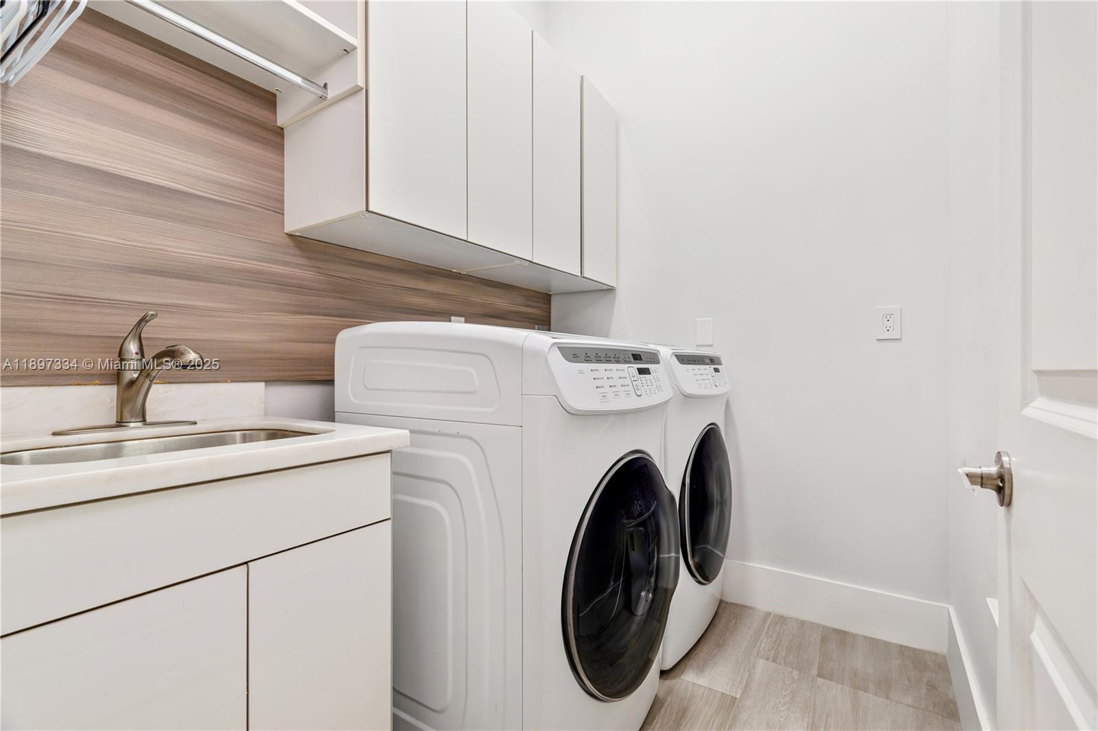 CHAPMAN CORNER - Residential