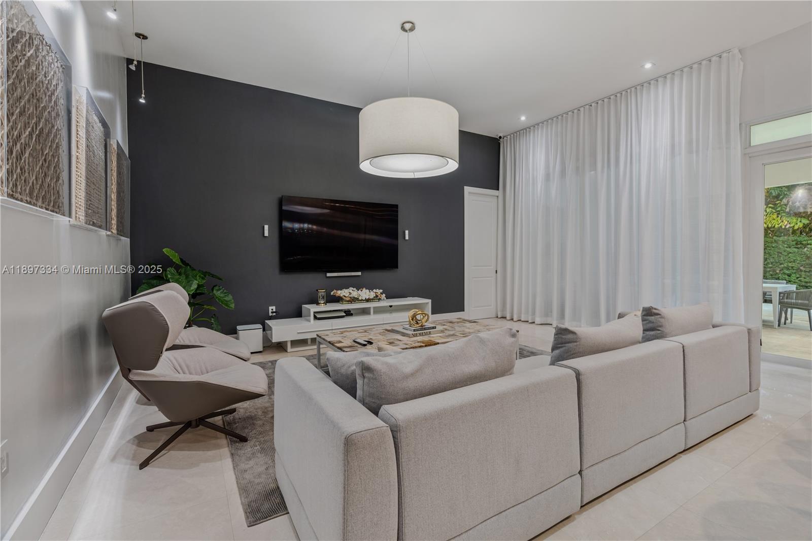 CHAPMAN CORNER - Residential