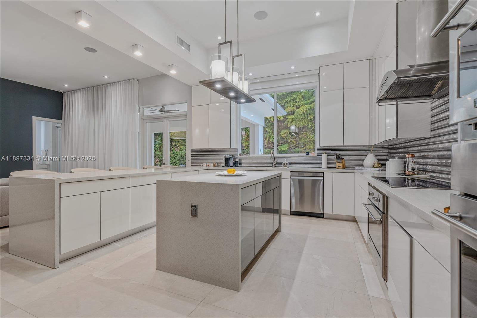 CHAPMAN CORNER - Residential