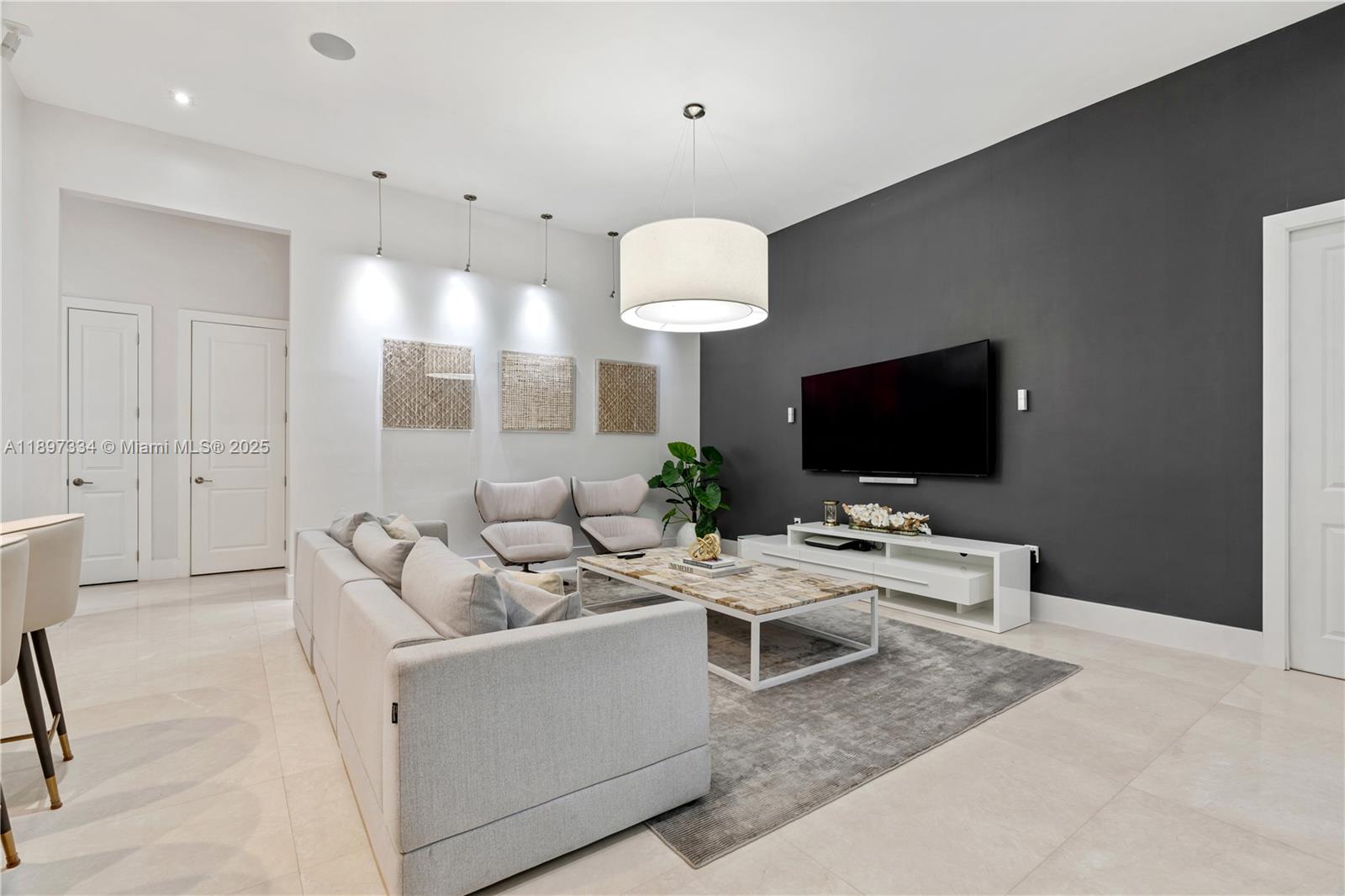 CHAPMAN CORNER - Residential