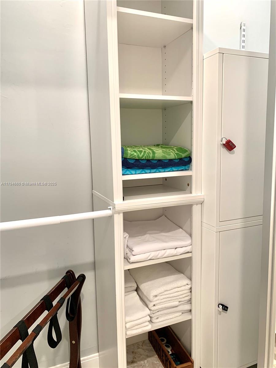 INTERNATIONAL STUDIO APT - Residential