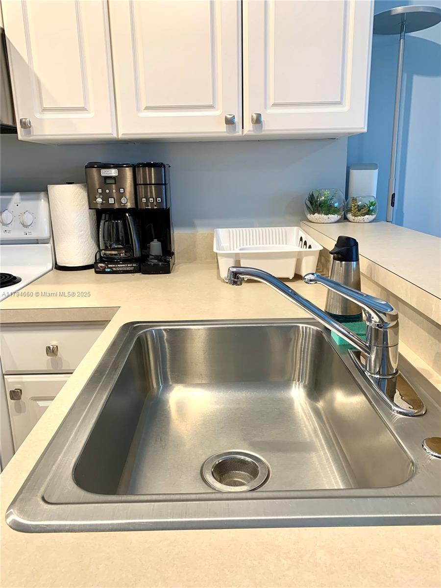 INTERNATIONAL STUDIO APT - Residential