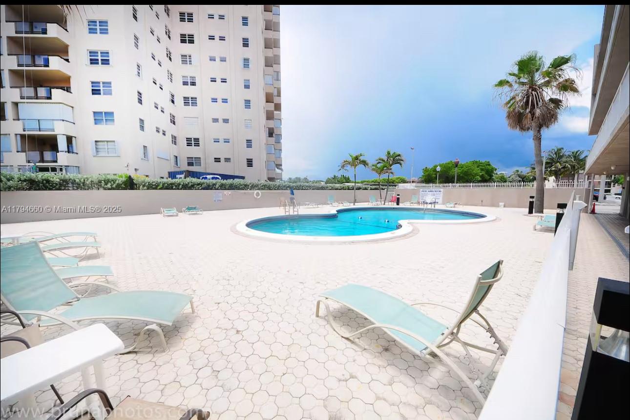 INTERNATIONAL STUDIO APT - Residential