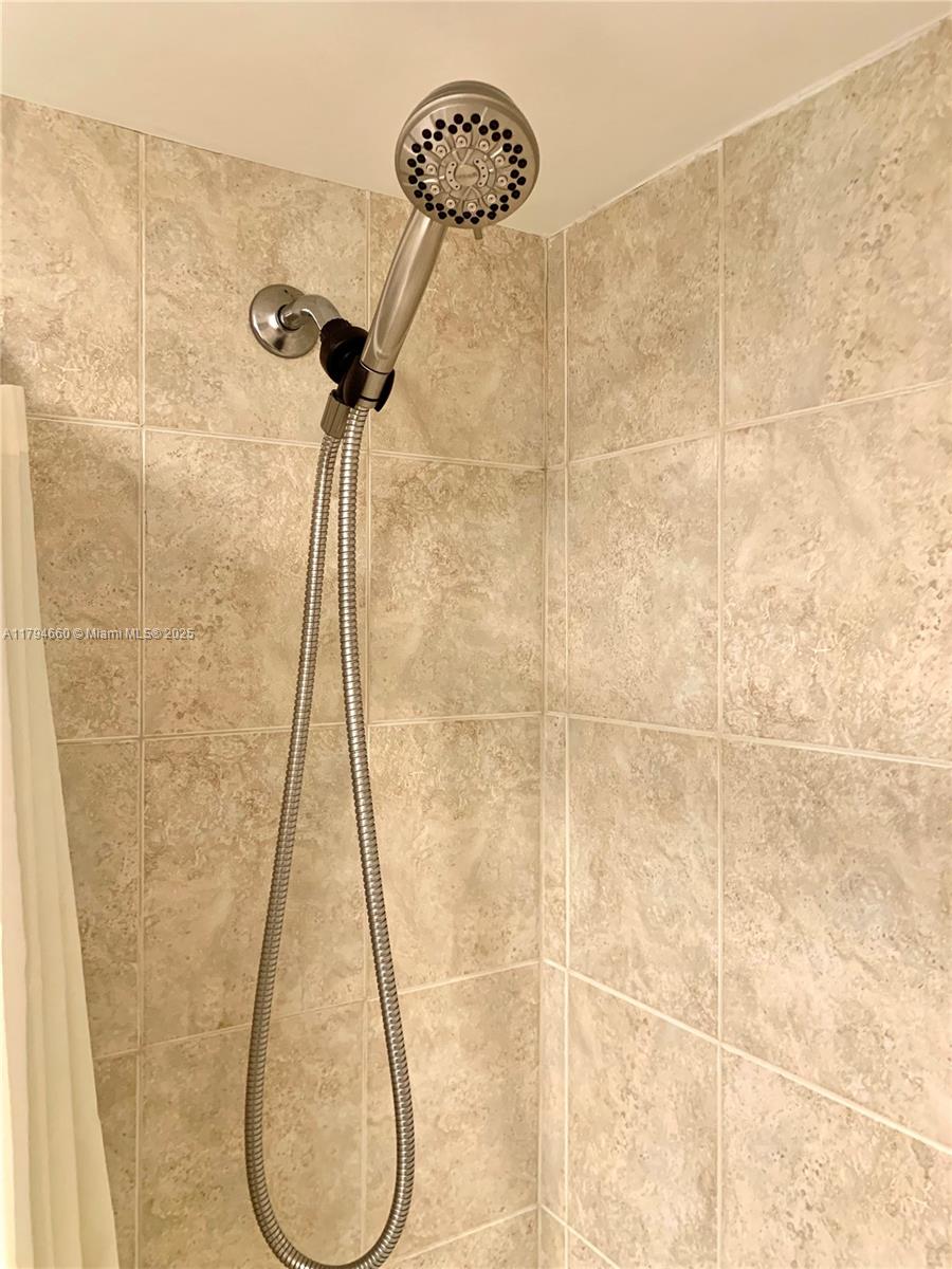 INTERNATIONAL STUDIO APT - Residential