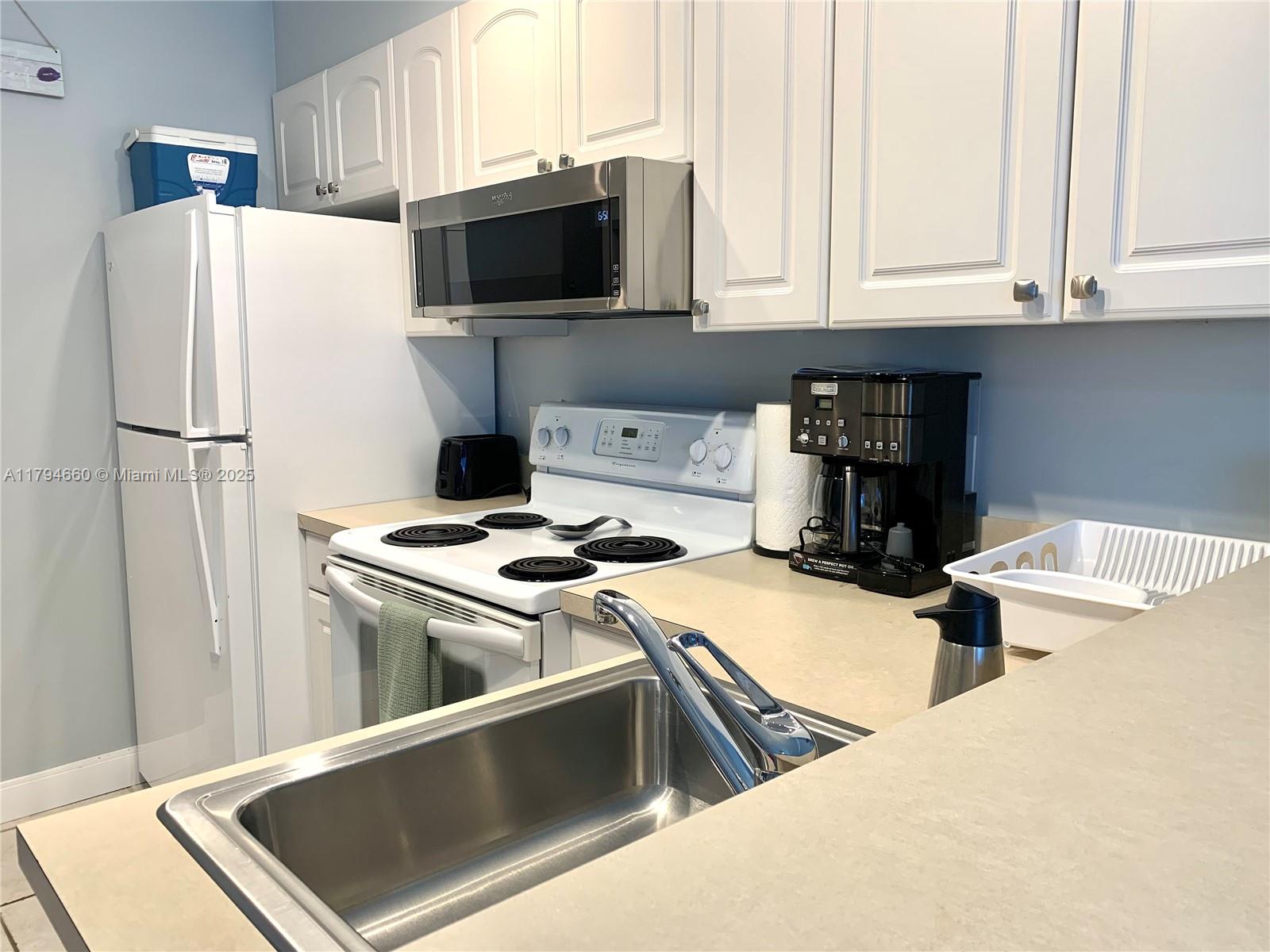 INTERNATIONAL STUDIO APT - Residential