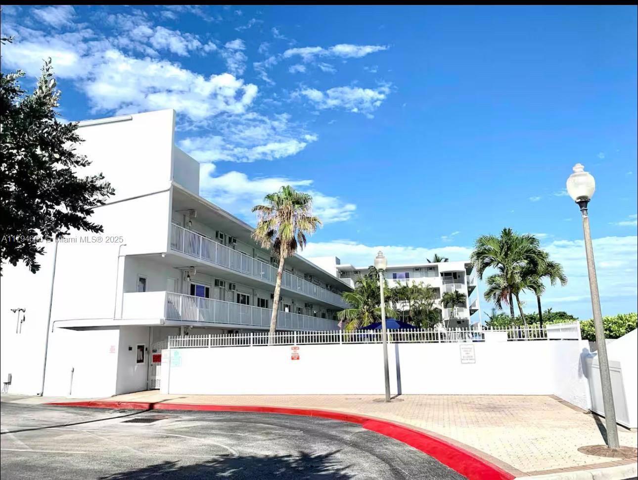 INTERNATIONAL STUDIO APT - Residential