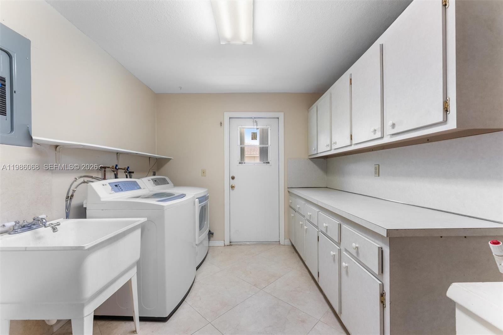 CORAL SPRINGS COUNTRY CLU - Residential