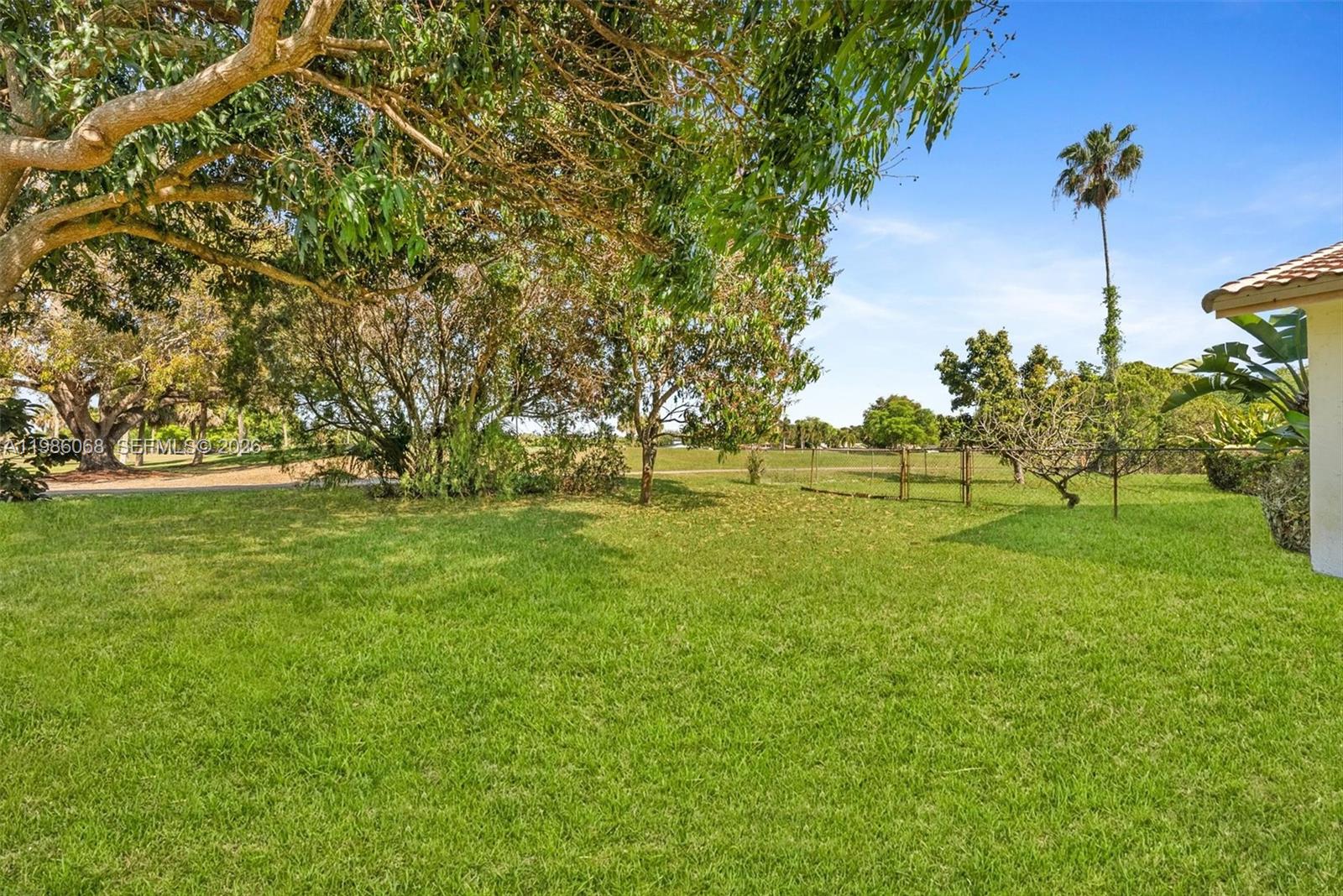 CORAL SPRINGS COUNTRY CLU - Residential