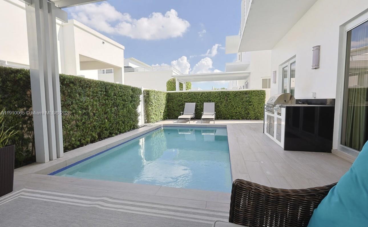 OASIS PARK SQUARE AT DORA - Residential