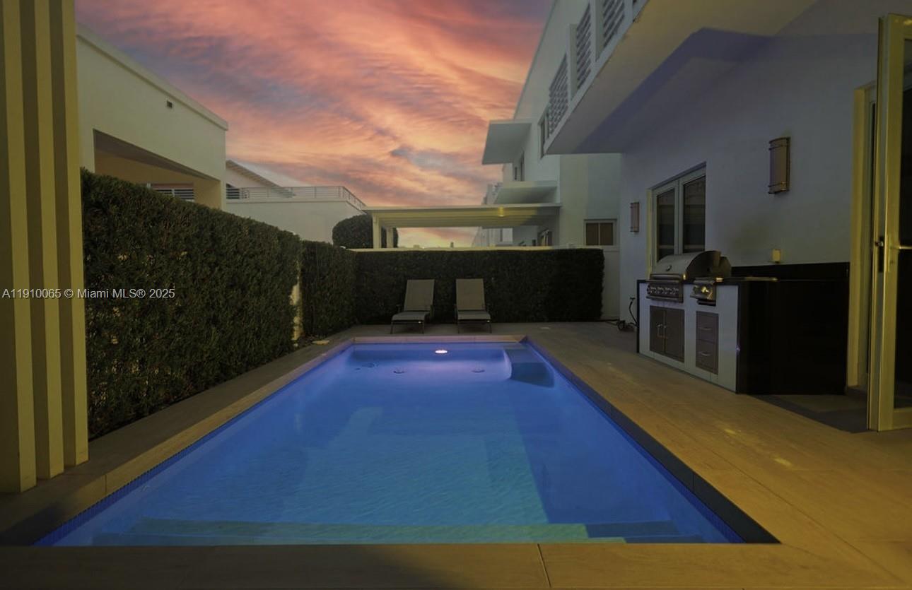 OASIS PARK SQUARE AT DORA - Residential