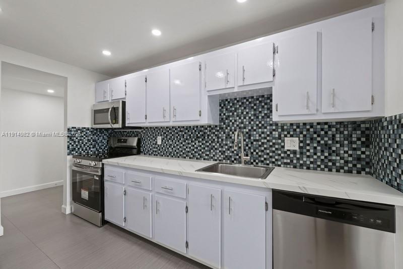 MANORS OF INVERRARY XI - Residential