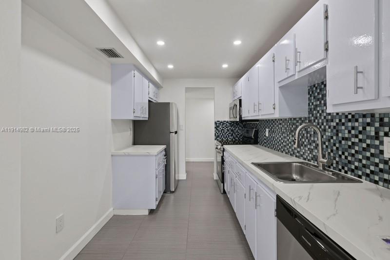 MANORS OF INVERRARY XI - Residential