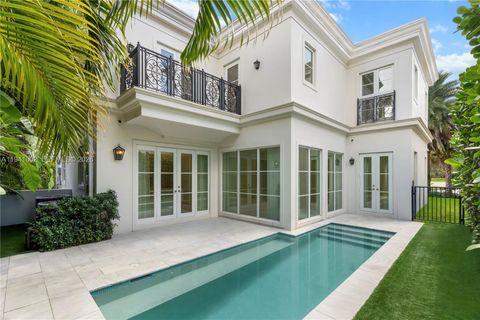 Photo of 315 Santander Ave #311, Coral Gables, FL 33134 (MLS # A11941602)