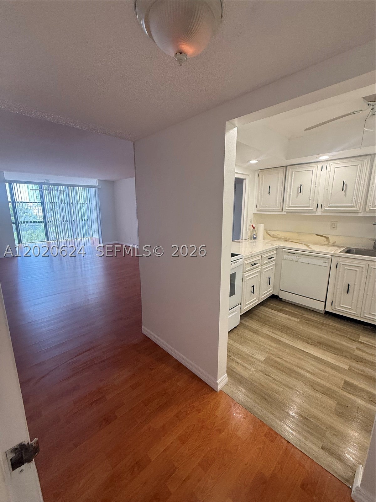 800 Parkview Dr 406