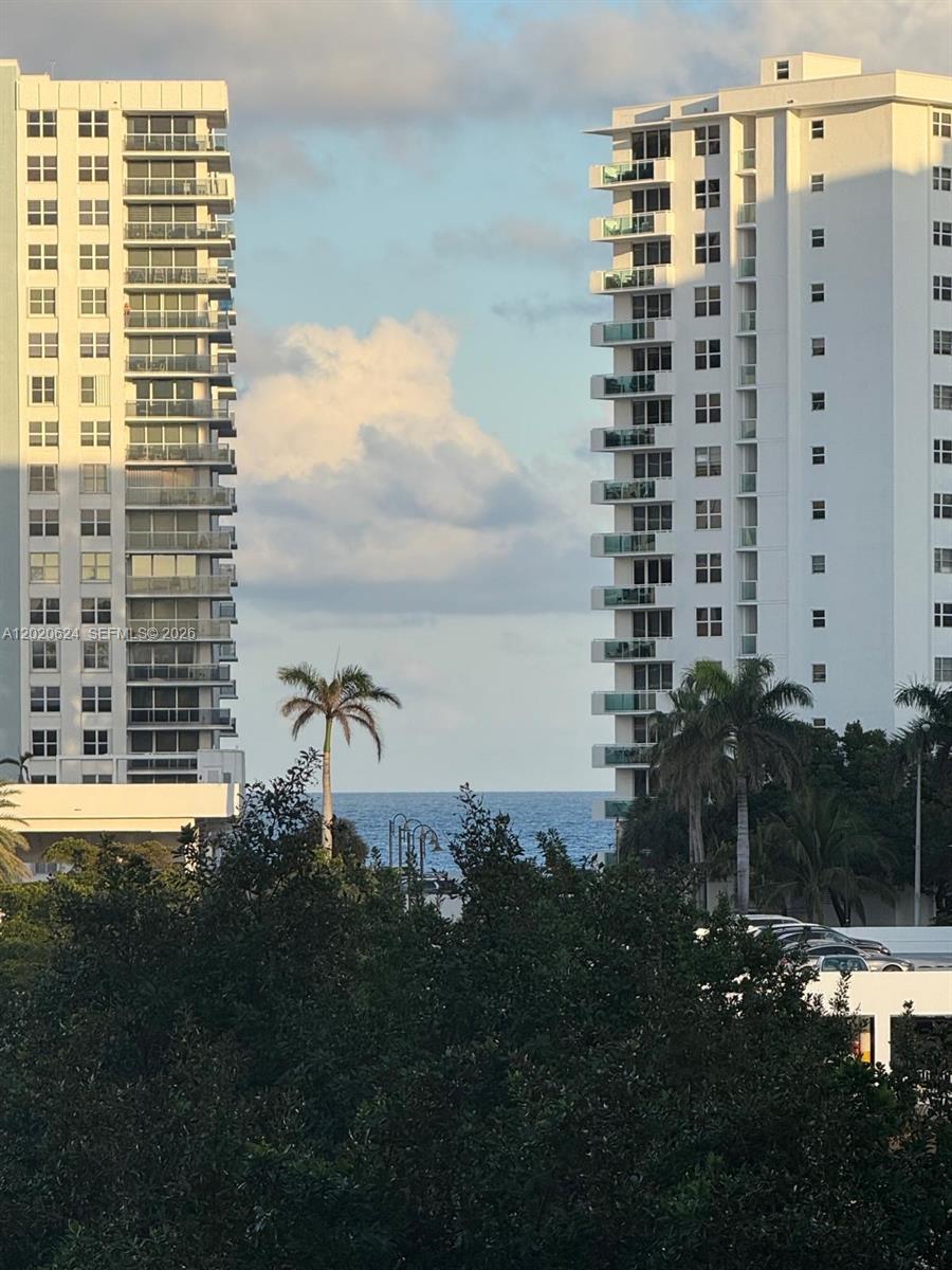 800 Parkview Dr 406