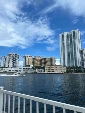 800 Parkview Dr 406