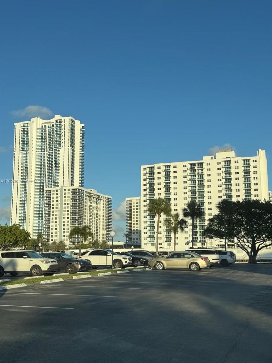 Beautiful Intracoastal water views, glass windows and open balcony. Located minutes from beaches, restaurants and shopping areas. Near Fort Lauderdale Airport. Amenities offering: Waterfront pool, Clubhouse, sauna, tennis courts, gym/fitness center, cabana bath and Lobby Security. HOA fees include cable, high-speed internet, and water. 40 yrs Certification completed in 2019. Investors: Can rent immediately. For financing 20% to 25% required. EASY TO SHOW. CALL LISTING AGENT.



No washer and dryer in unit. ASSOCIATION REQUIRES A 700+ FICO CREDIT SCORE FOR ALL APPLICANTS. PLEASE SHOW PROOF OF CREDIT SCORE WITH OFFER TOGETHER WITH DU/POF. Approval is 2-3 weeks, application fee $150.