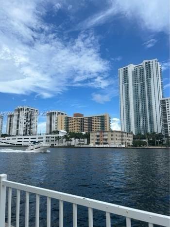 800 Parkview Dr 406