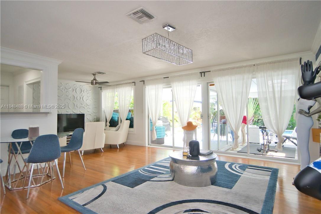 POINSETTA PARK - Residential