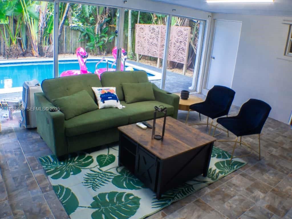 POINSETTA PARK - Residential