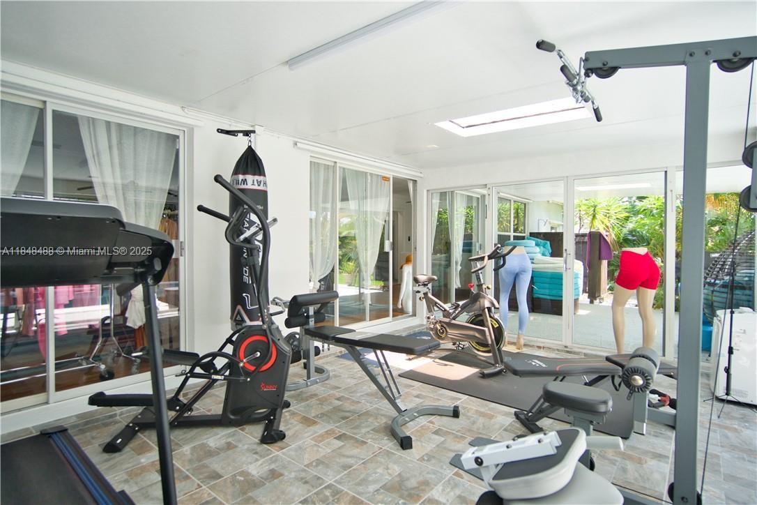 POINSETTA PARK - Residential