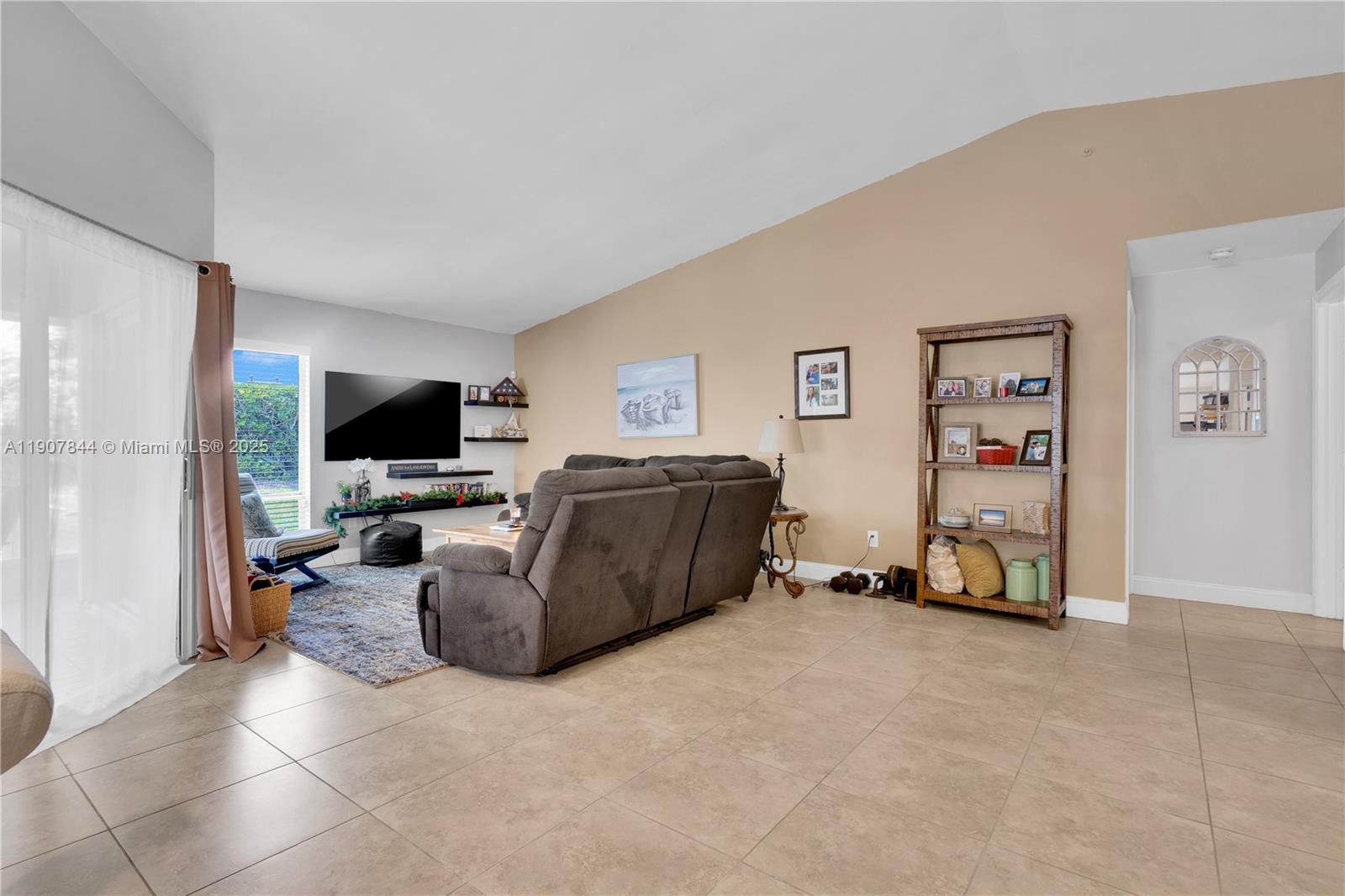 KEYS-GATE NO 1 - Residential