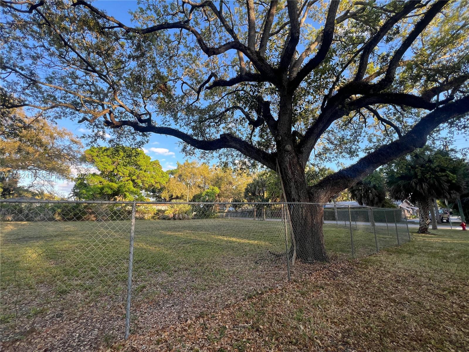 JACOBS HAMMOCK - Land