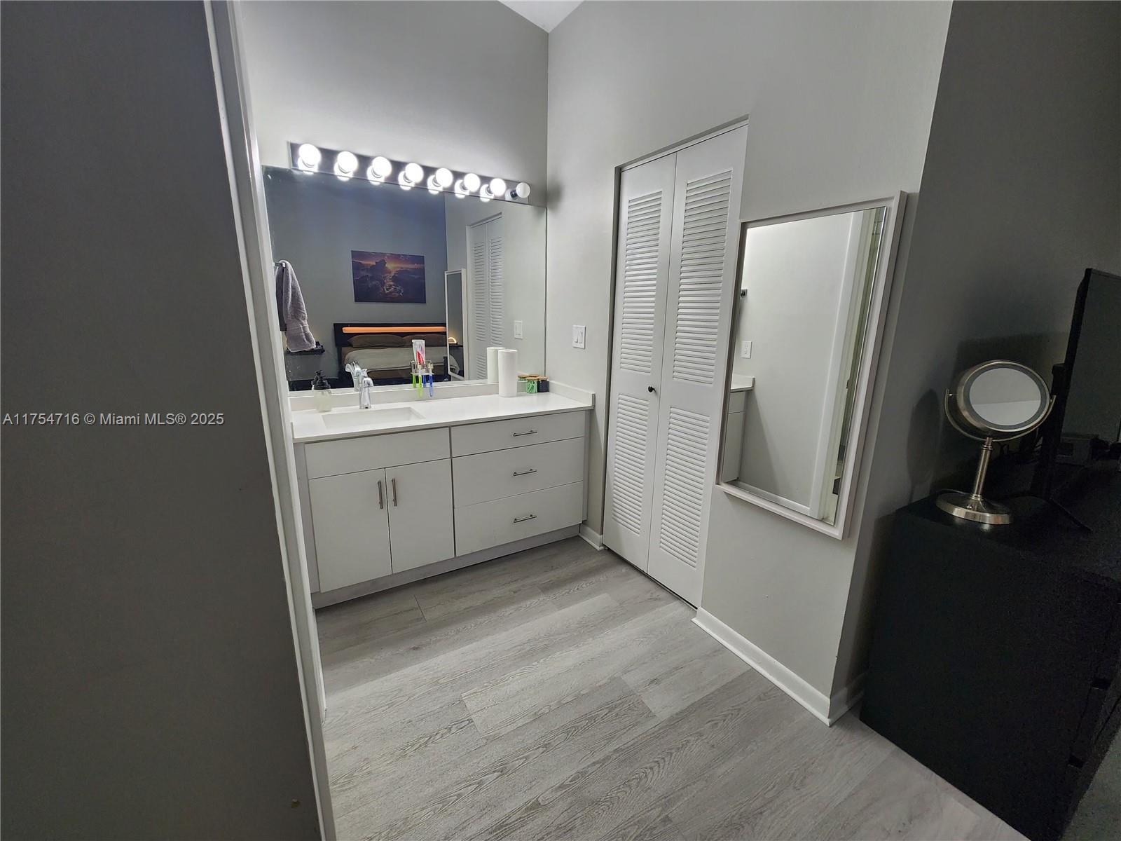 PEMBROKE POINTE - Residential