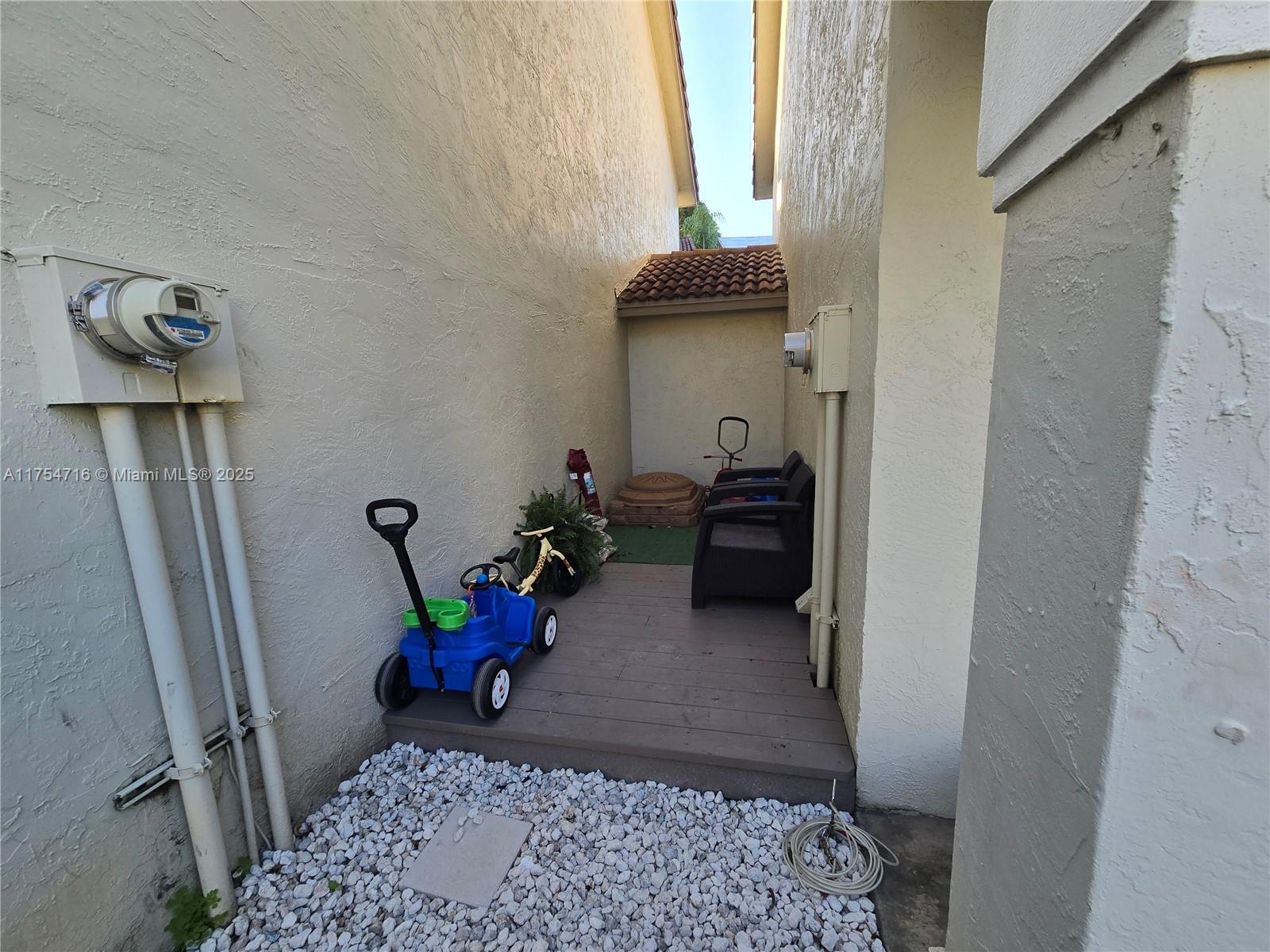PEMBROKE POINTE - Residential