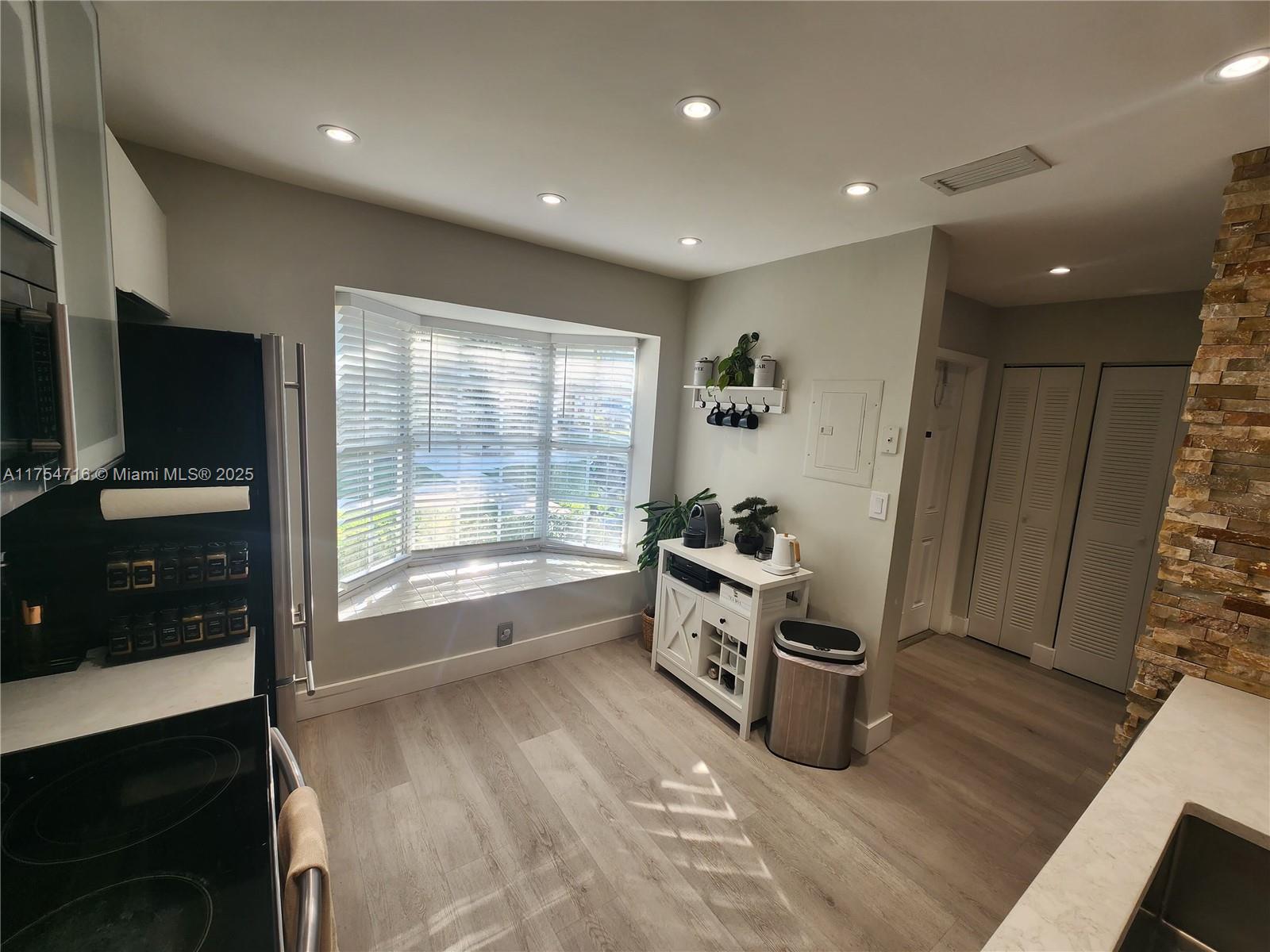PEMBROKE POINTE - Residential
