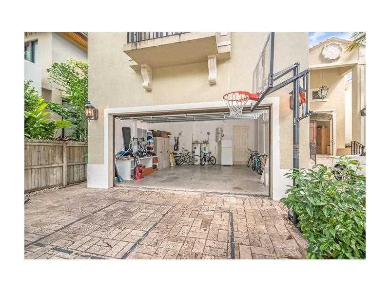 BRICKELLS FLAGLER - Residential Lease