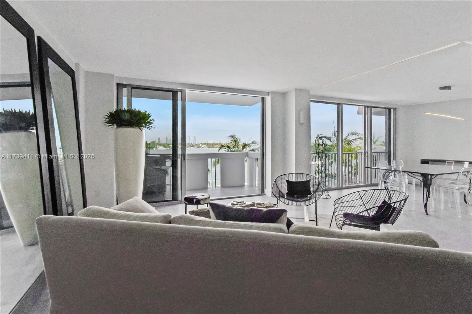 800 West Ave 421/419, Miami Beach, Miami-Dade County, Florida - 2 Bedrooms  
2 Bathrooms - 