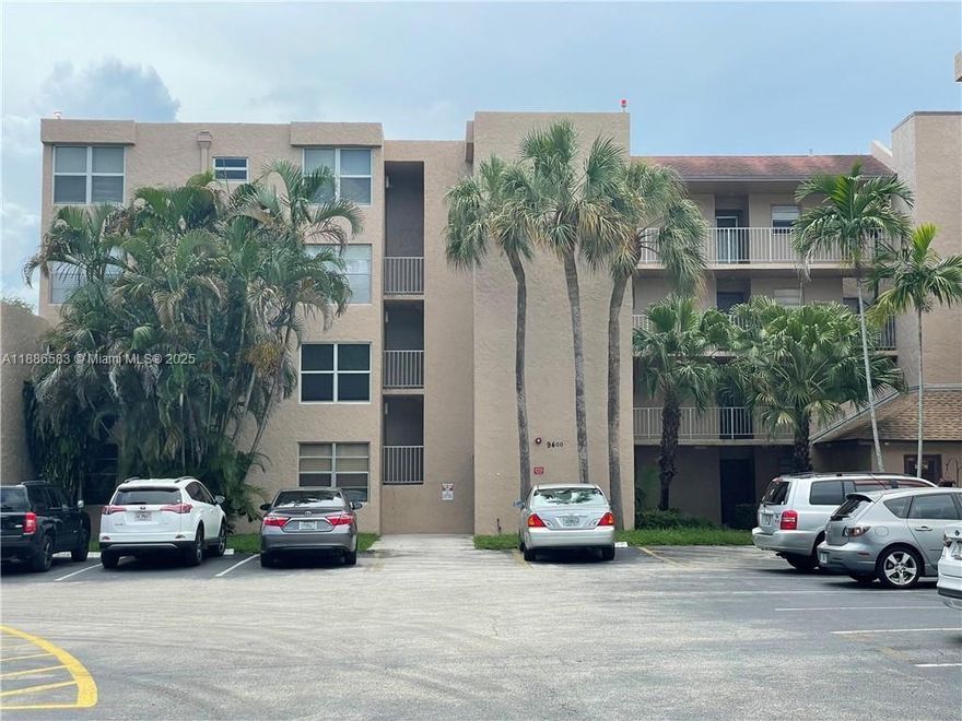 A MUST SEE 1/1 BRIGHT UNIT IN PINE ISLAND RIDGE WITH POOL VIEW. UPDATED WITH NEW CARPET AND FRESH PAINT. NEAR MAJOR HIGHWAYS PARK SHOPS AND A+ RATED SCHOOLS. INCLUDES WATER & CABLE