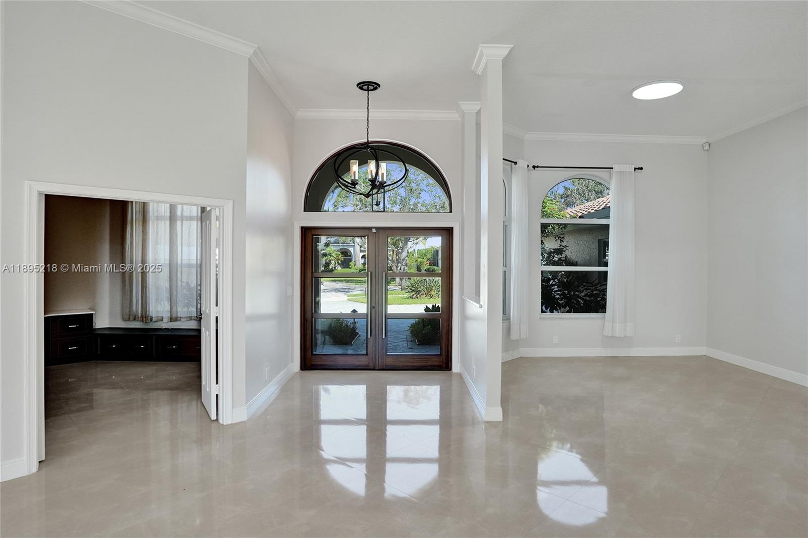 2715 Edgewater Ct