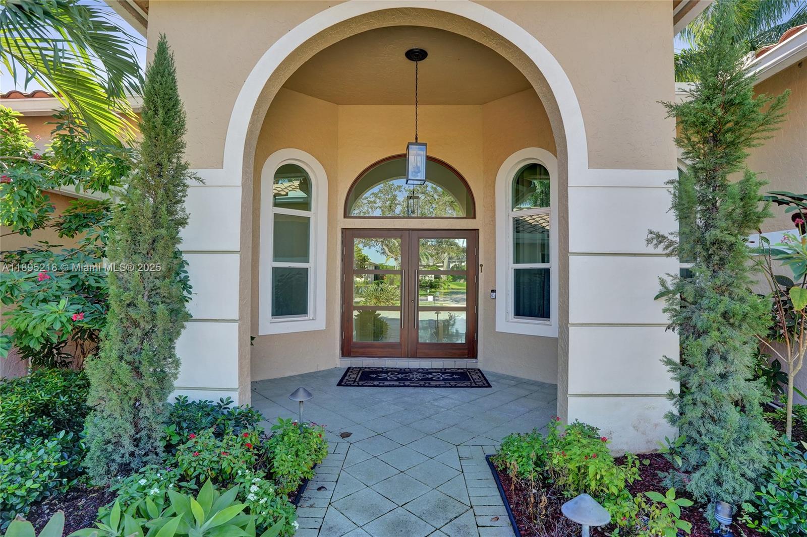 2715 Edgewater Ct
