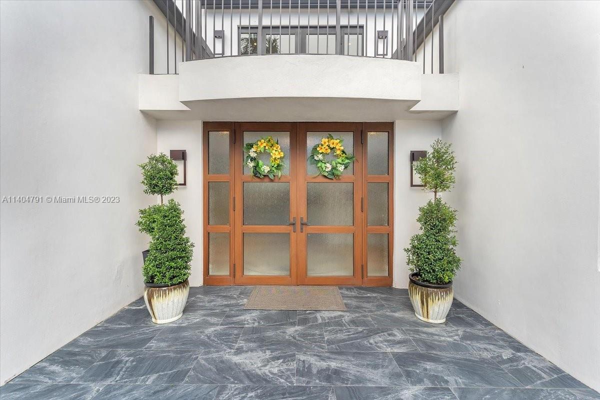 HOLLYWOOD - Residential