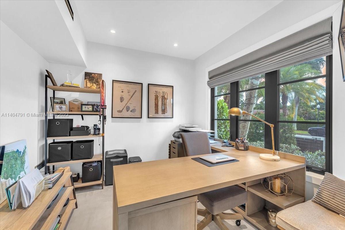 HOLLYWOOD - Residential