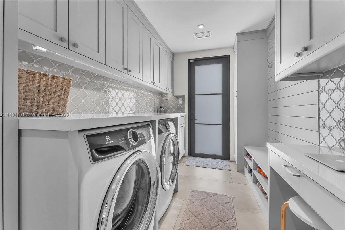 HOLLYWOOD - Residential