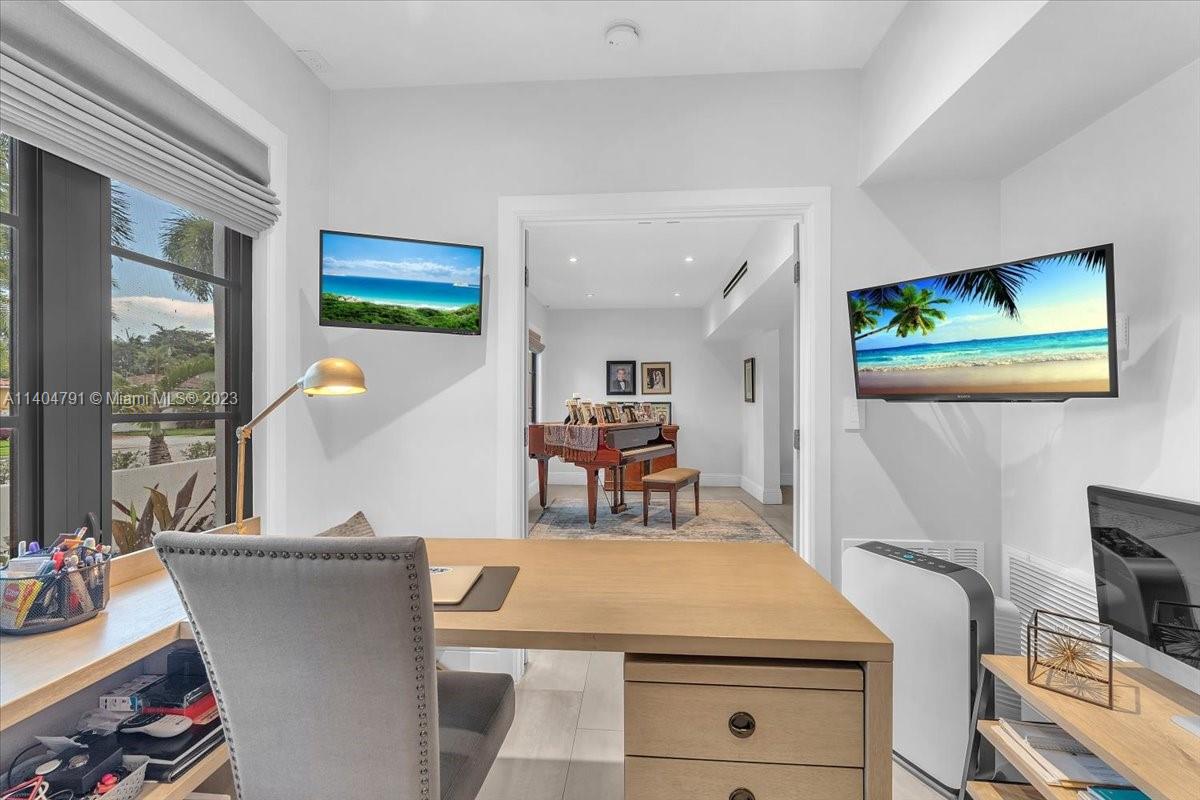 HOLLYWOOD - Residential