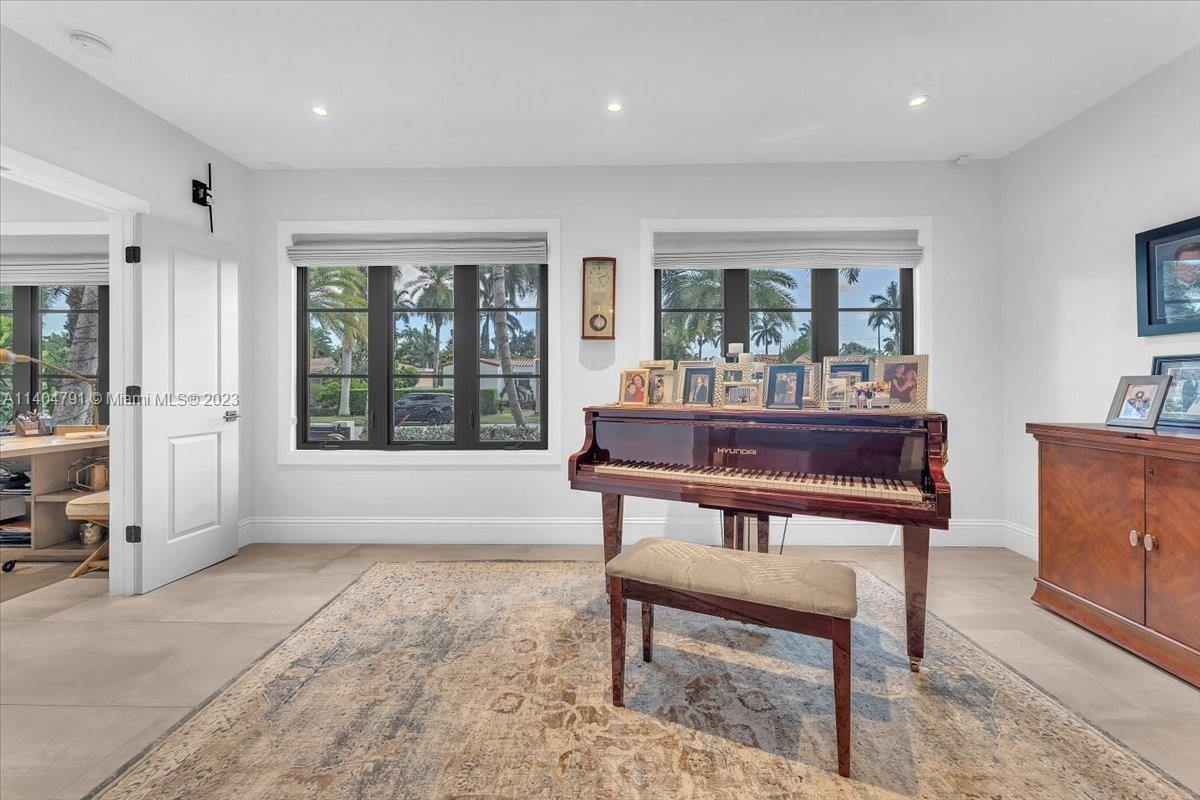 HOLLYWOOD - Residential