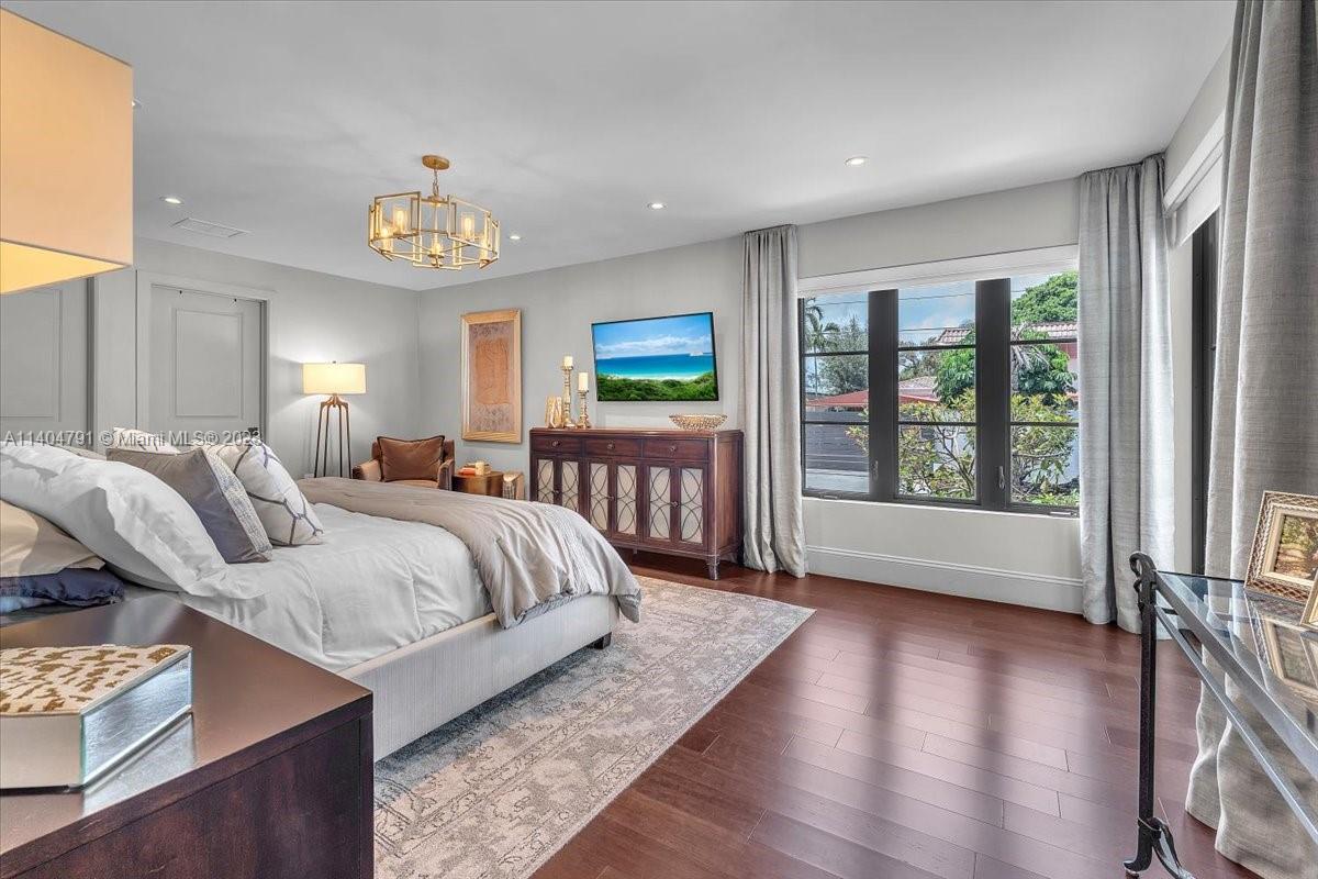 HOLLYWOOD - Residential