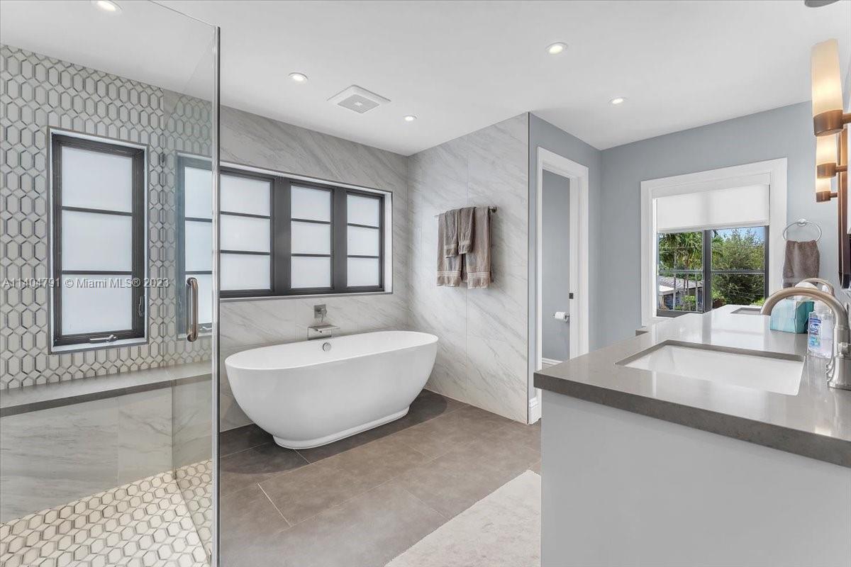 HOLLYWOOD - Residential