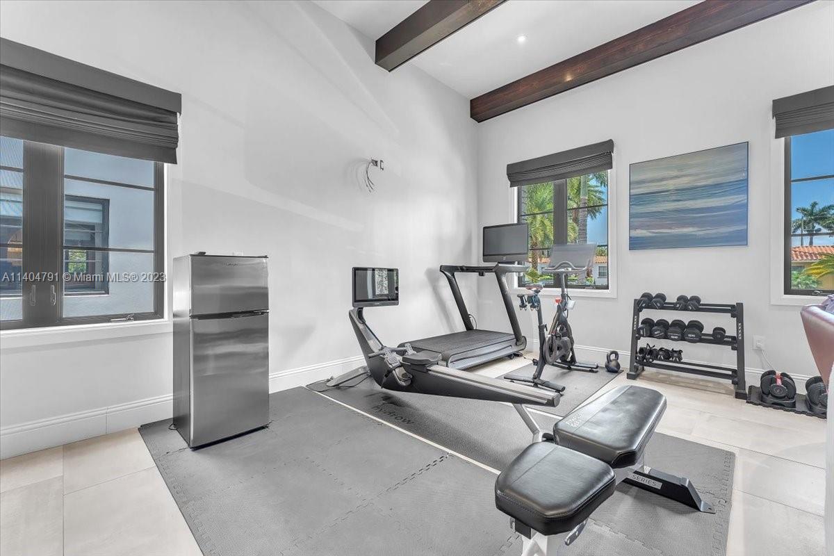 HOLLYWOOD - Residential