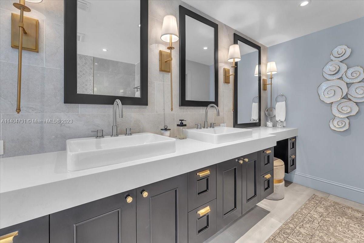 HOLLYWOOD - Residential