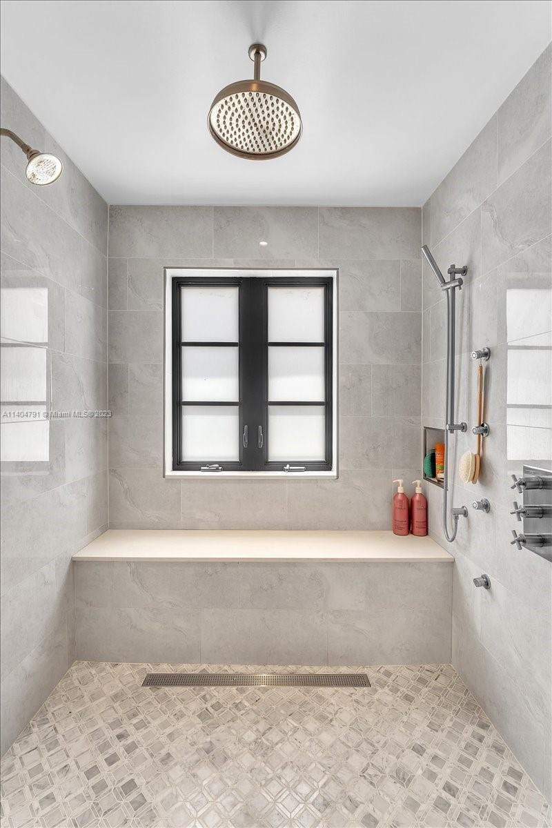 HOLLYWOOD - Residential