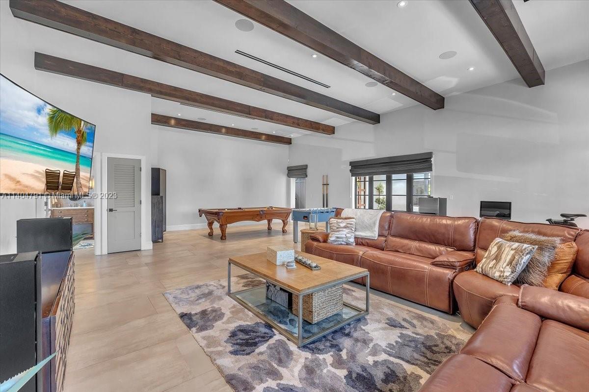 HOLLYWOOD - Residential