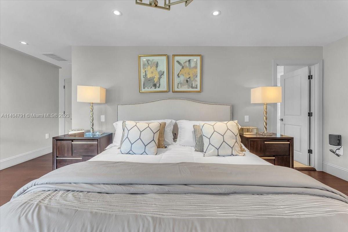 HOLLYWOOD - Residential