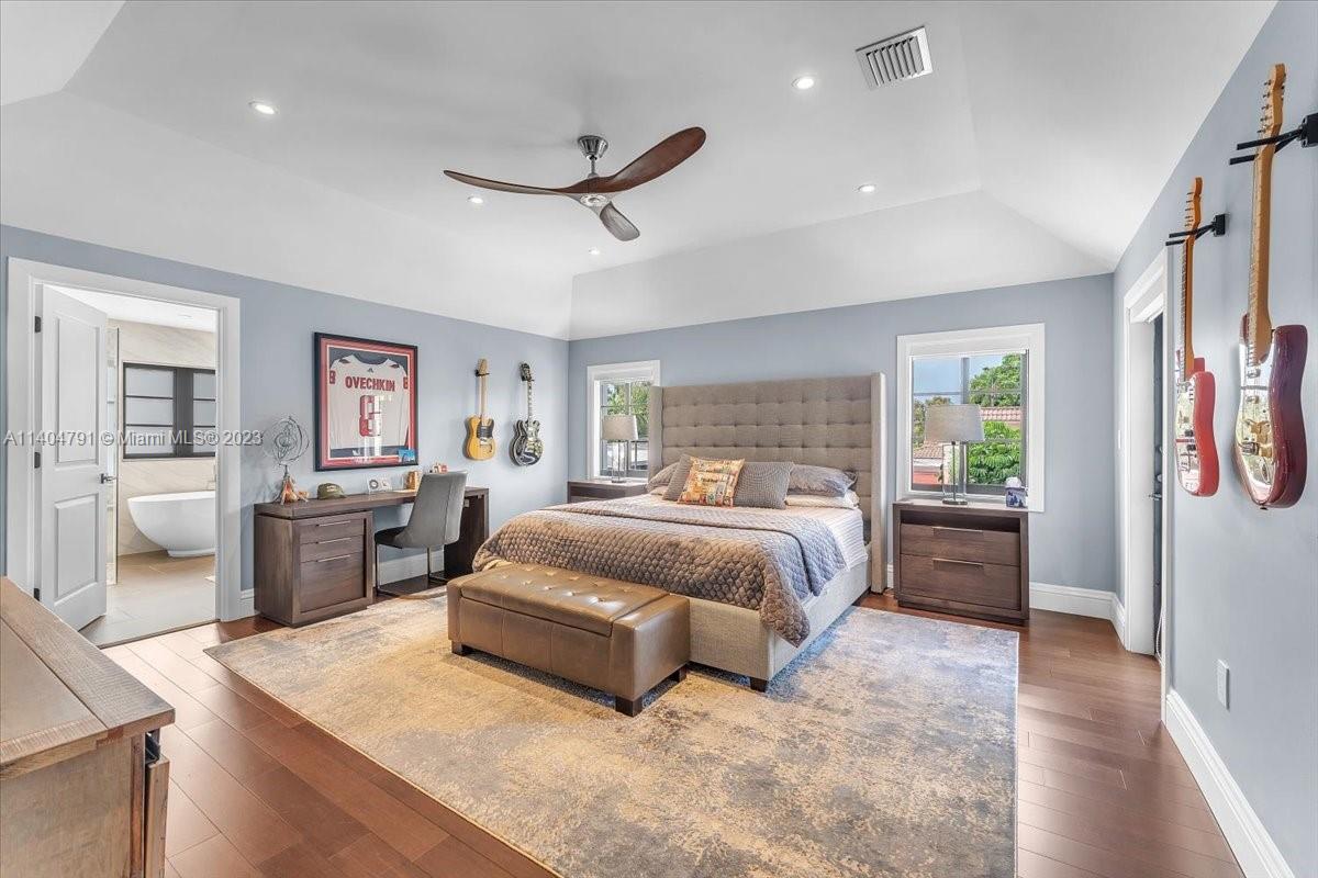 HOLLYWOOD - Residential