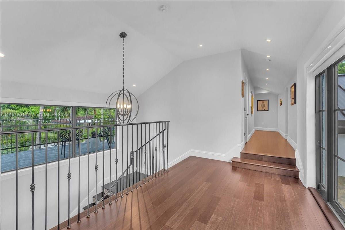 HOLLYWOOD - Residential